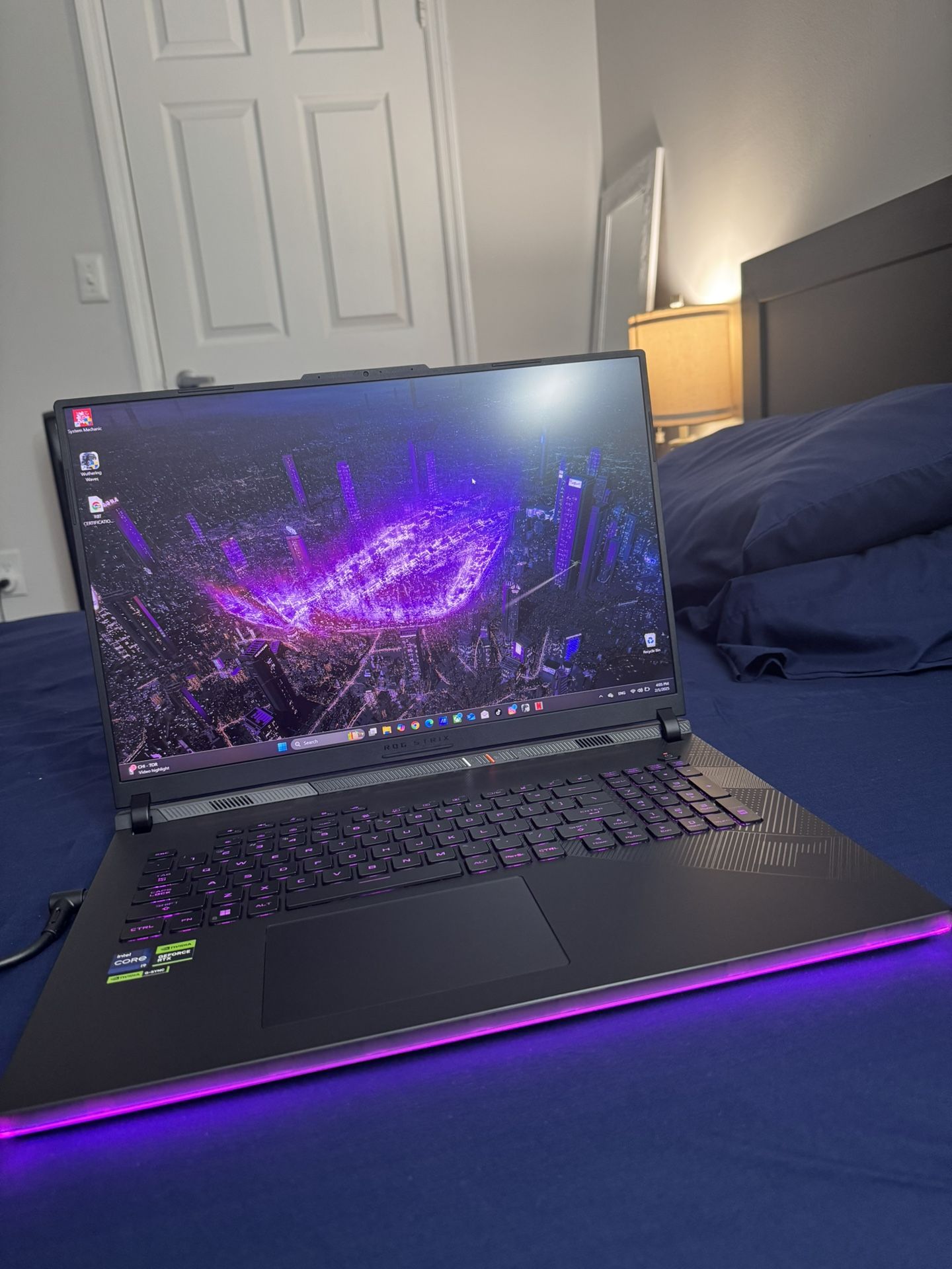 ASUS Portátil para juegos ROG Strix Scar 18 (2024), Nebula HDR 16:10 QHD 240Hz/3ms, GeForce RTX™ 4090, Intel® Core™ i9-14900HX, 32GB DDR5-5600, 2TB PC
