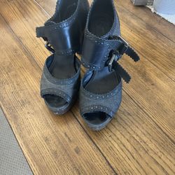 HERMES Black Leather Lasercut Accents Strappy Heeled Sandals, Size 7 Pre-owned