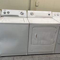 Whirlpool Top Load Washer And Gas Dryer Set