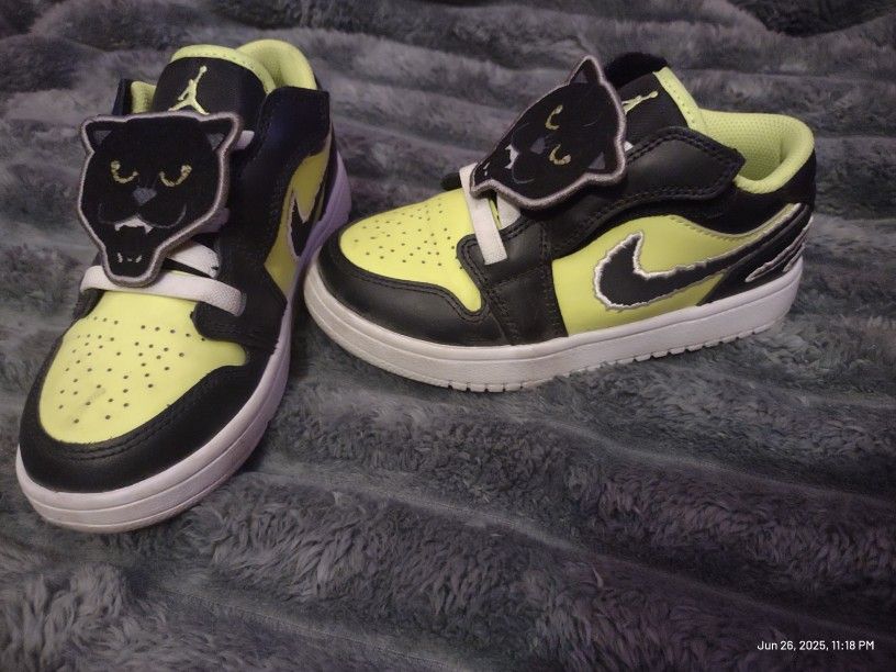 Kids Nike Sneakers Size 11