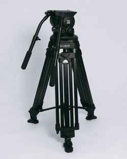 Vinten VISION 250 HD Fluid Head (72.8 lb Capacity) Professionally Refurbished Tripod