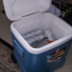In Exallant Clean Condition 70 Qurters Igloo Cooler And 3 Small Bones Ready To Use Everything Family Need All $40 Check Out All Pictures 