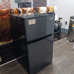 Mini Refrigerator/freezer