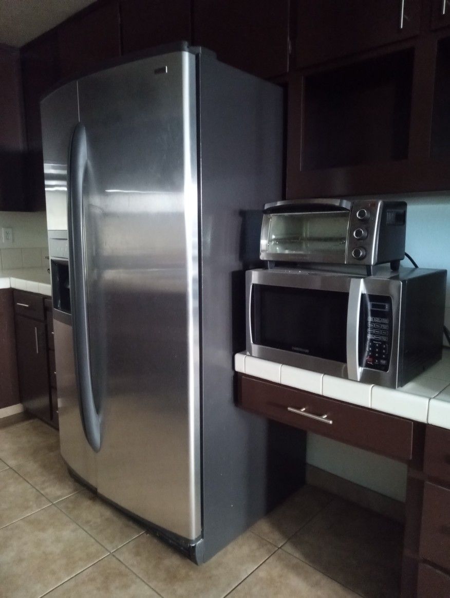 Kenmore Elite Refrigerator, Microwave, Oven