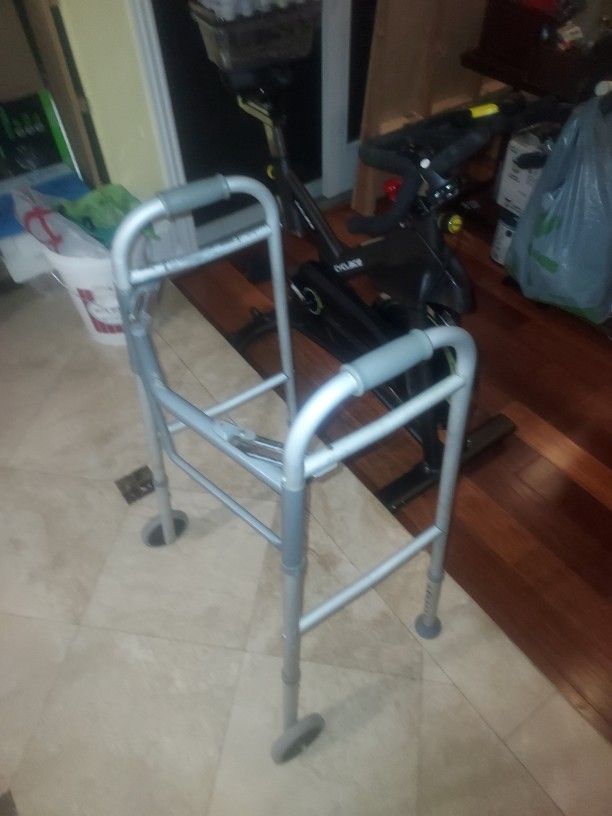 WALKER, USED GOOD. $10