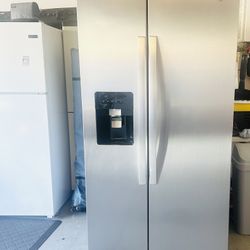 Whirlpool Stainless Steel Side-by-Side Refrigerator – Excellent Condition