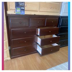 9 drawers dresser/ Nine drawers dresser