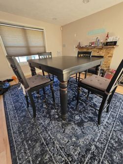 East West Furniture Chelsea set features a square black counter-height table with a self-storing butterfly leaf.
Has 4 stools with backs
Constructed f