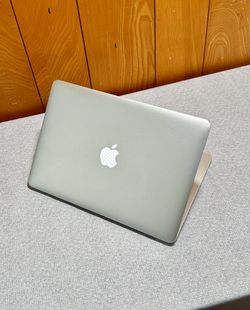 Apple MacBook Air 13” i5/8GB/256GB SSD $180