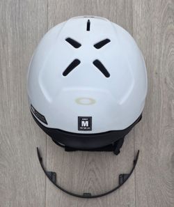 Oakley Mod 3 Ski Helmet Adult Size Medium 55-59 CM New MSRP $205