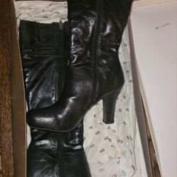 New Womans Size 8.5 Decree Black Leather Mid High Calf High Heeled Boots