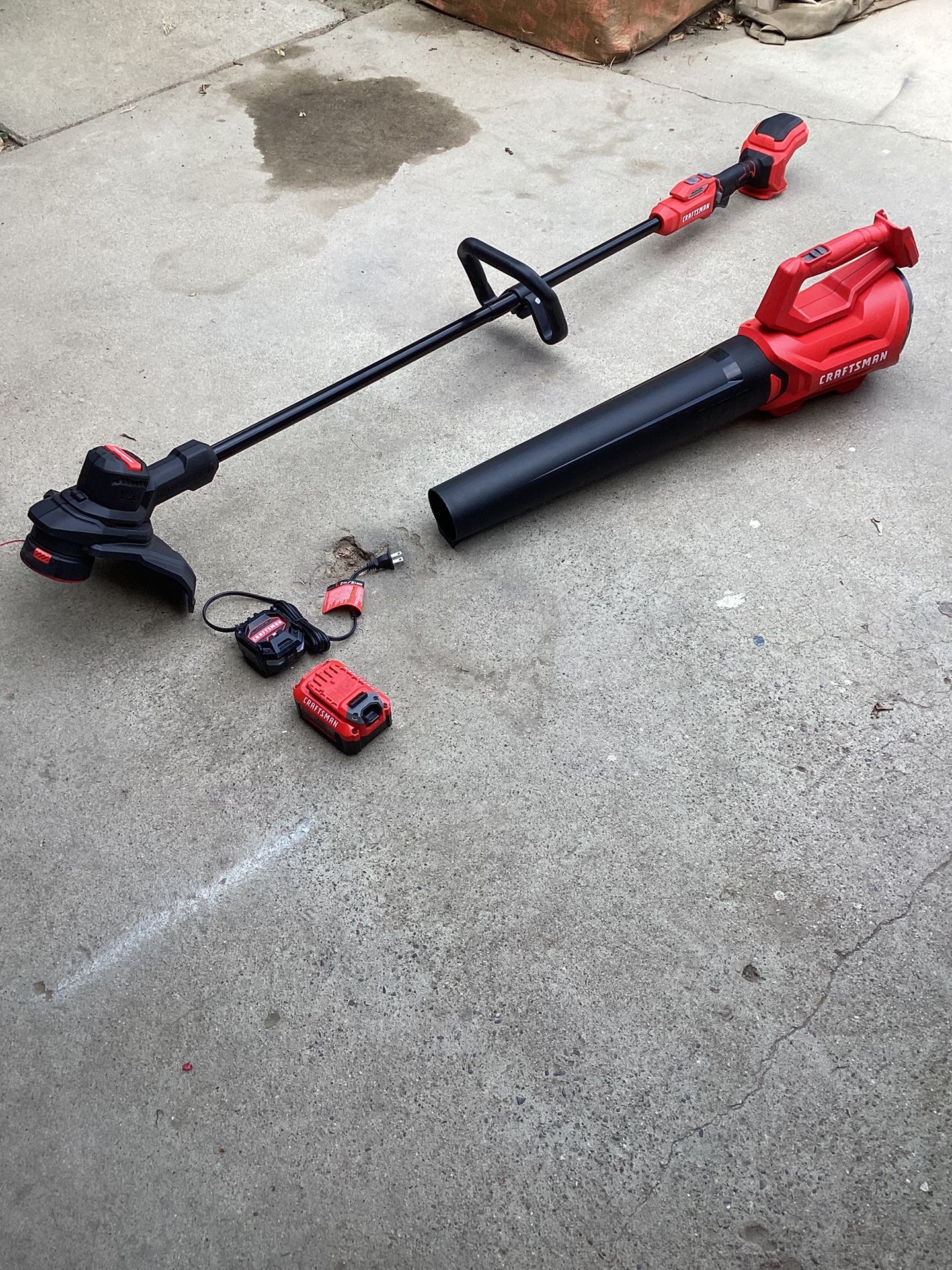 CRAFTSMAN V20 BRUSHLESS COMBO KIT (1) 4 AH BATTERY AND CHARGER INCLUDED