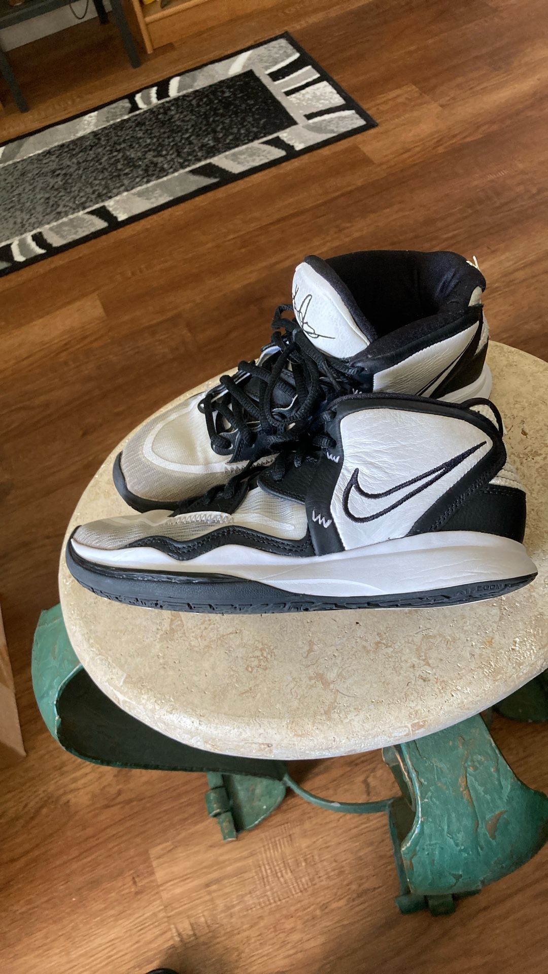 Nike Kyrie Infinity Size-6 Please Read