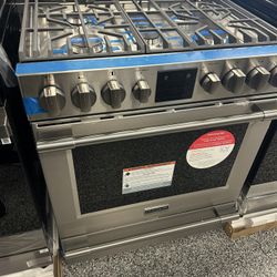 30’ Inches Wide FRIGIDAIRE PROFESSIONAL SLIDE IN GAS STOVE!!! Air Fryer!!! Convection Oven!!! STAINLESS STEEL BRAND NEW!!!5 Burners With Grilled!!!!!