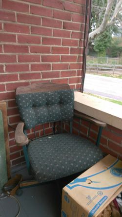 2 matching chairs with rollers and cushions