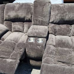 Double Reclining Loveseat With Cupholders 
