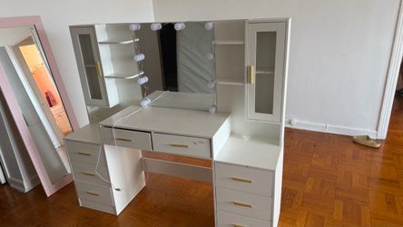 Vanity dresser