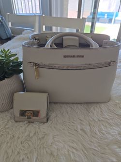 Beautiful Micheal Kors bag and wallet