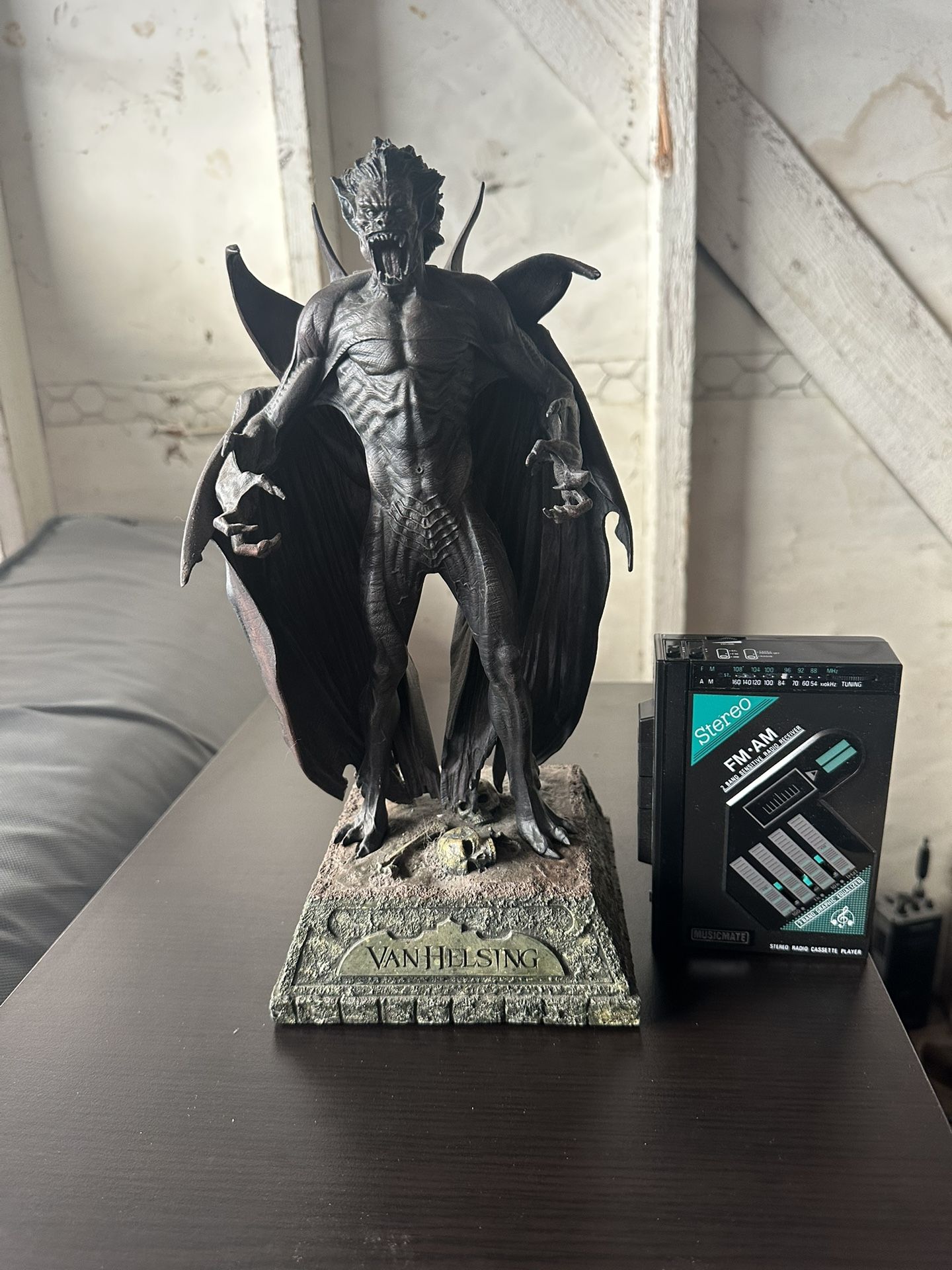 Van Helsing Hell Beast Dracula Statue