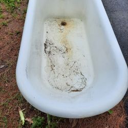 Old Clawfoot Tub 1900s