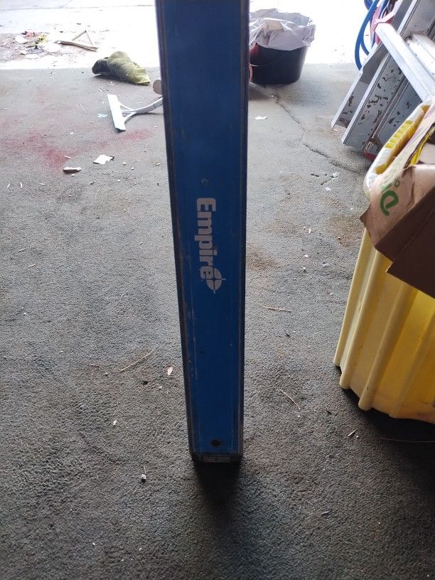 8 Foot Empire Level 