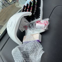 Gel nail polish kit with uv light