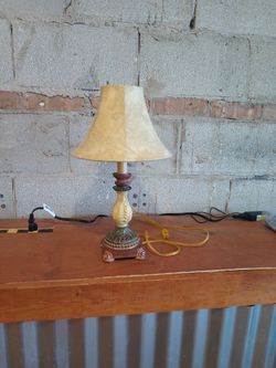 Table lamp with bulb great condition great price
