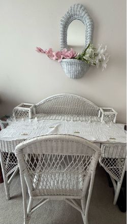Lovely Wicker Desk Set