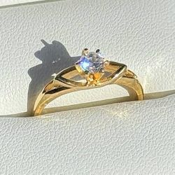 14k yellow gold 0.25 CT Moissanite ring 1.9 grams size 7