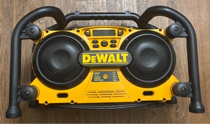 DeWalt DC011 Worksite Radio/Charger