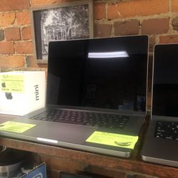 🍎 2021 MacBook Pro 16" with M1 Max Chip - Ultimate Professional Workstation! 💻