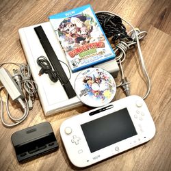 Nintendo WiiU Console With 2 Videogames Super Smash Bros And Donkey Kong Country