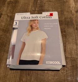 New Women’s 3 Pack Tops Medium
