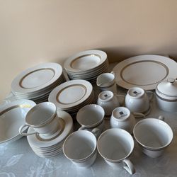 Dinner Sets  45 Pc 
