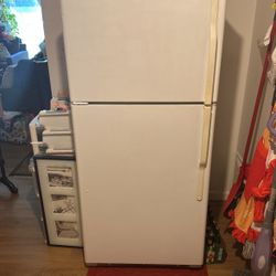 GE Refrigerator 