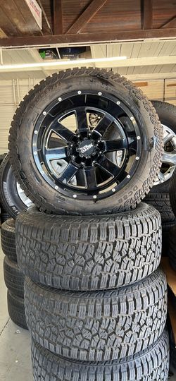 Moto metal Chevy/Gmc 6 lug 20x12 tire size 33/12/50/20