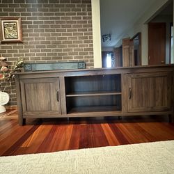 Media Stand 70’’ Walnut
