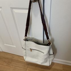 White purse . 