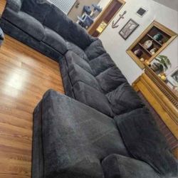 Large Mammoth Sectional + FREE DELIVERY