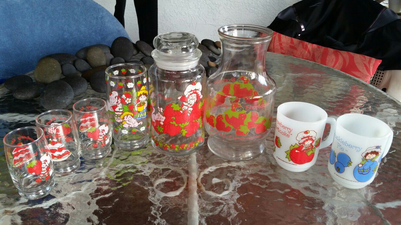 Strawberry Shortcake 1980s antique collectible glasses mugs cookie jar water carafe dishes