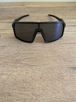 Men’s Oakley sunglasses