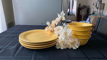 Nice  color for thanksgiving dinner.