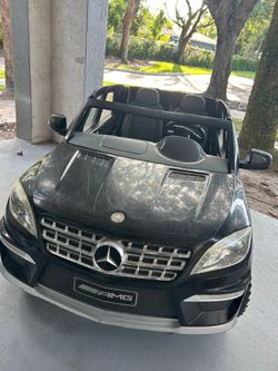 MERCEDES BENZ KIDS ELECTRIC CAR / BLACK / WITH BATERRY / EVERYTHING WORKS
