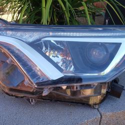 Toyota Rav4 Headlights 