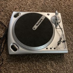 Numark Turntable