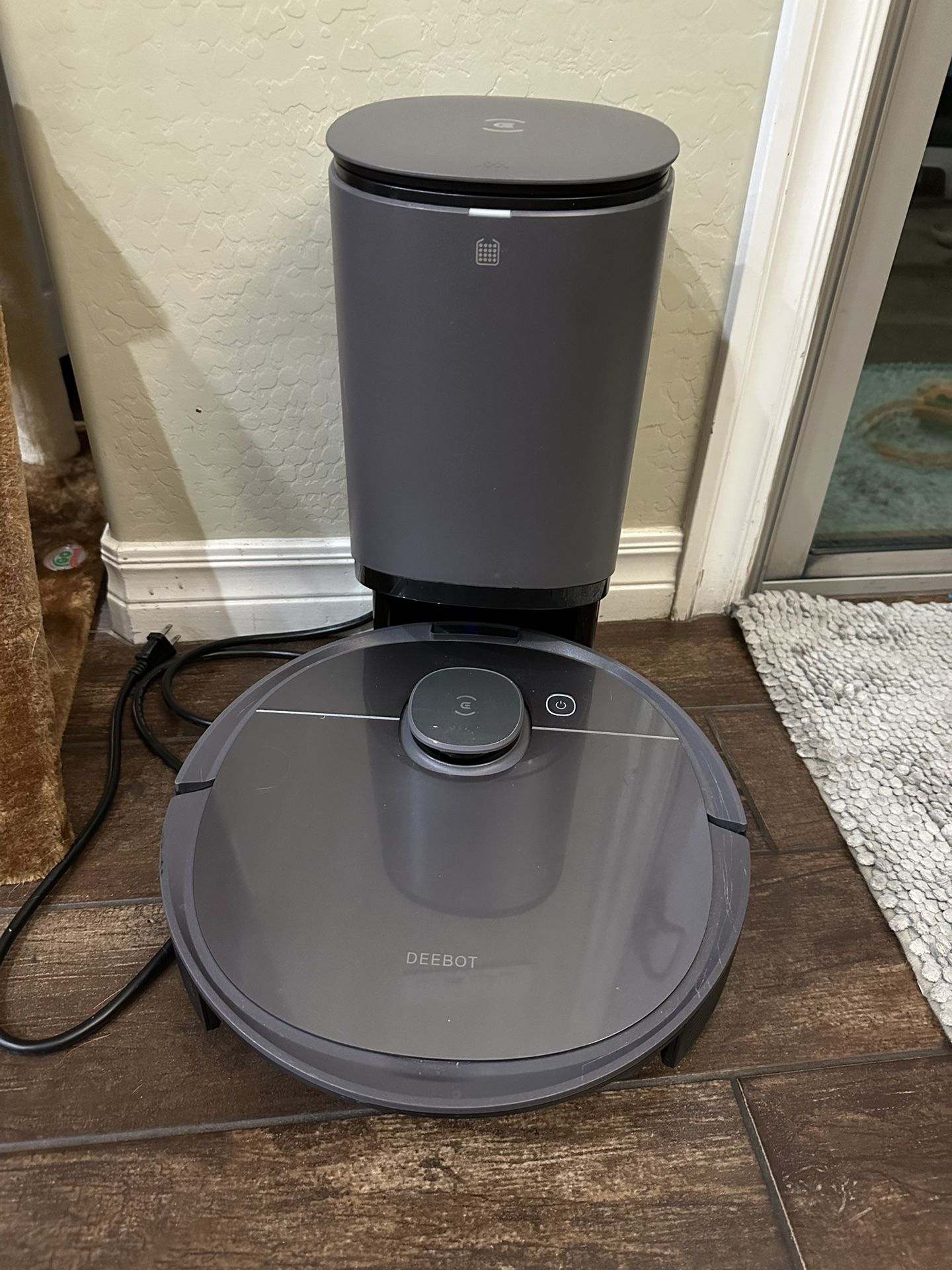 ECOVACS Robotics - DEEBOT T8+ Vacuum & Mop Robot