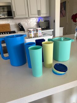 Tupperware Pitcher and Tumbler Set,new no box