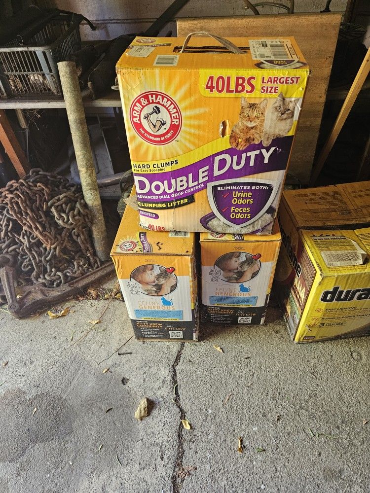 40# Cat Litter. Arm & Hammer