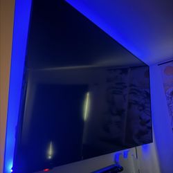 70 Inch Insignia Smart Tv With Wall Mount 