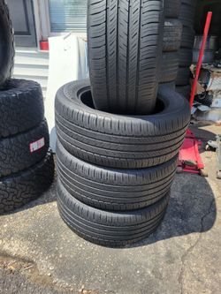 Excellent set of Kumho tires 275 55 19